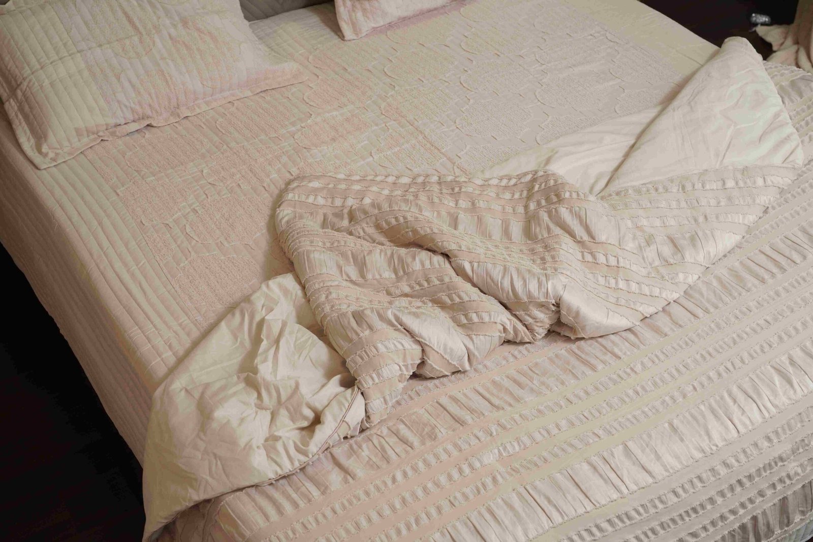 Comforter - Image 3