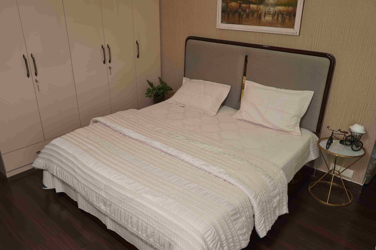 Comforter - Image 2