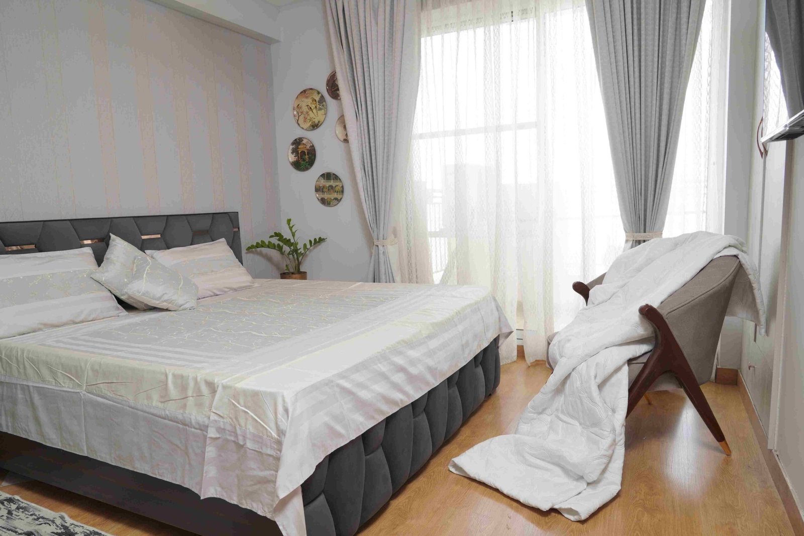 Comforter - Image 2