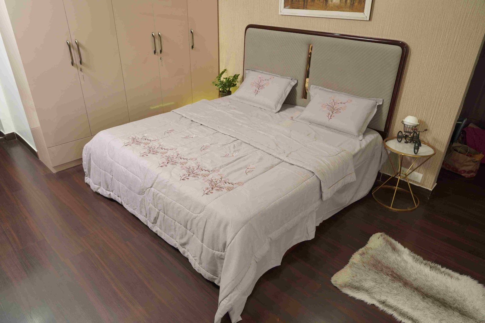 Comforter - Image 2