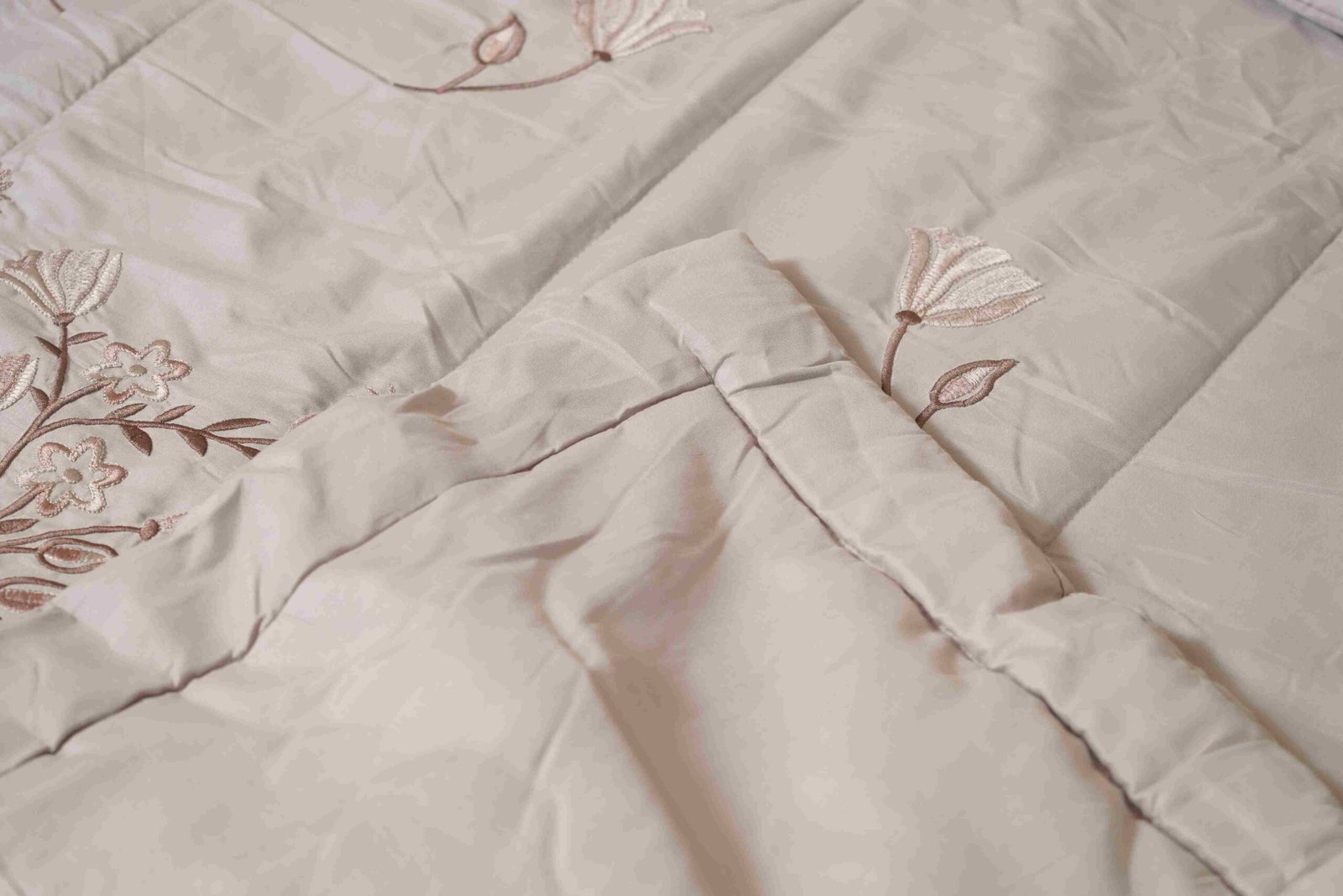 Comforter - Image 5