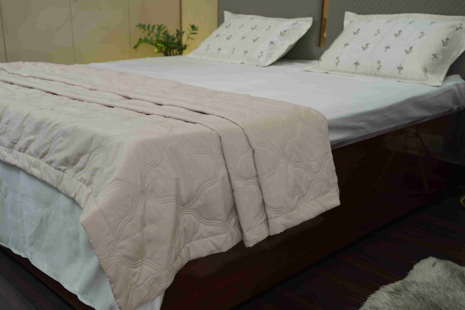 Comforter - Image 3