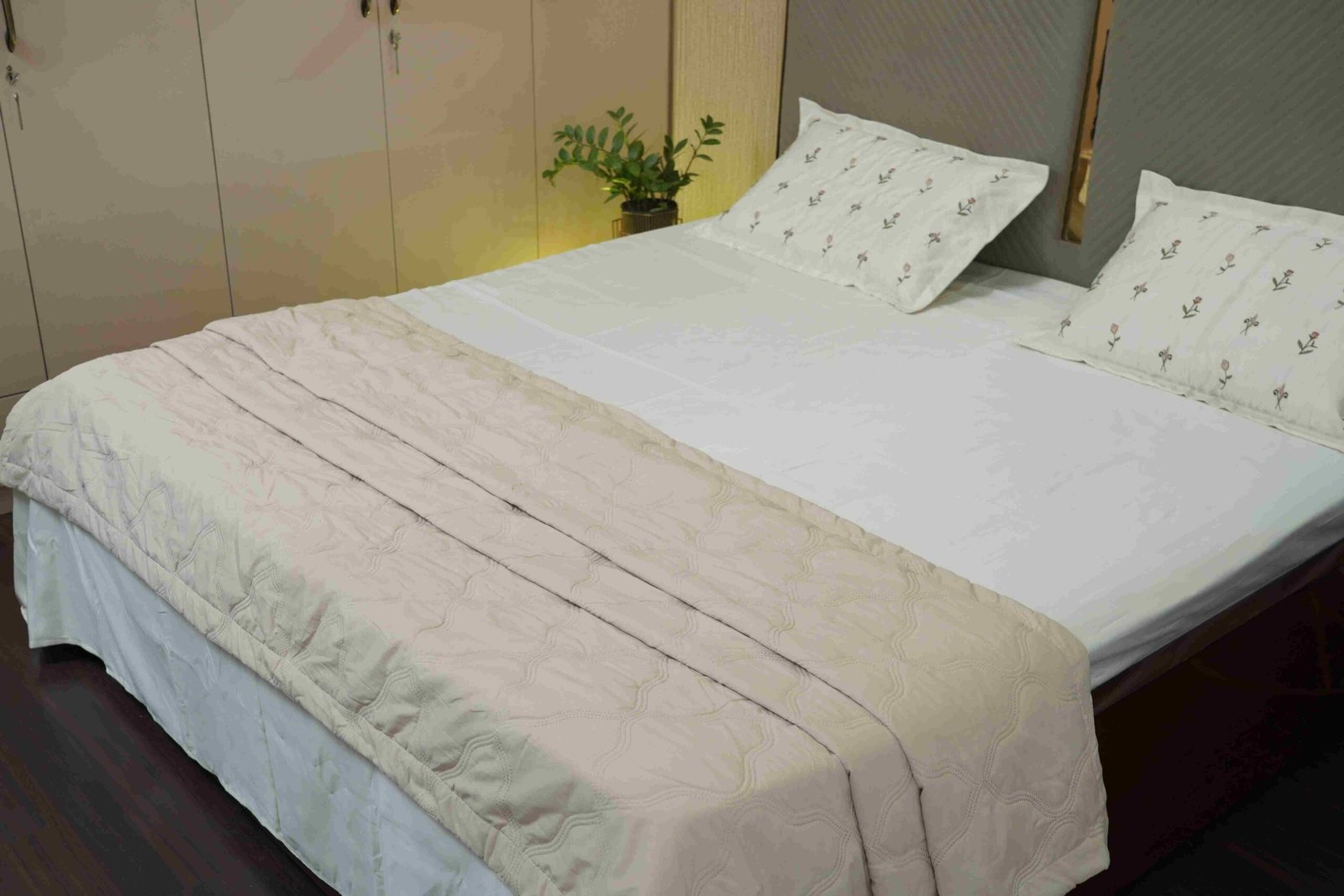 Comforter - Image 4